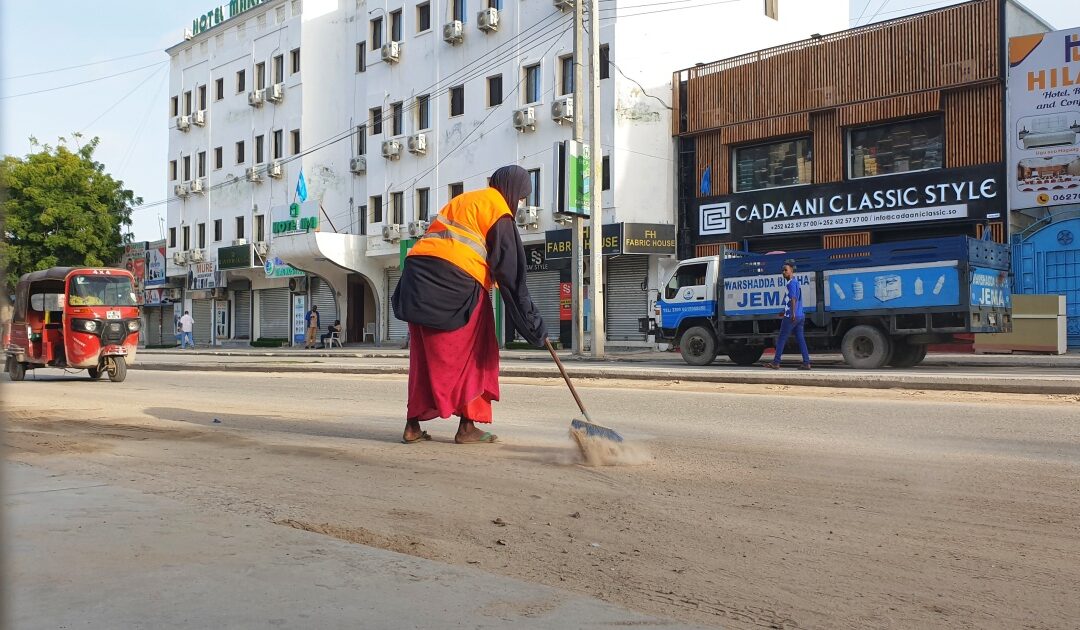 The street cleaners of Mogadishu: Doing Somalia’s riskiest job | Al-Shabab News | Al Jazeera