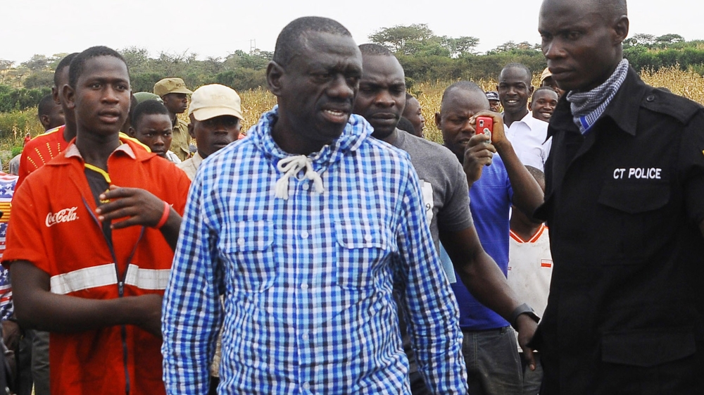Uganda opposition figure Besigye released on bail after two weeks | Prison News | Al Jazeera