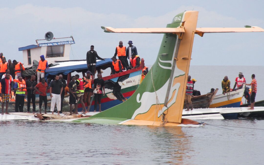 Photos: Plane crashes into Lake Victoria in Tanzania | Gallery News | Al Jazeera
