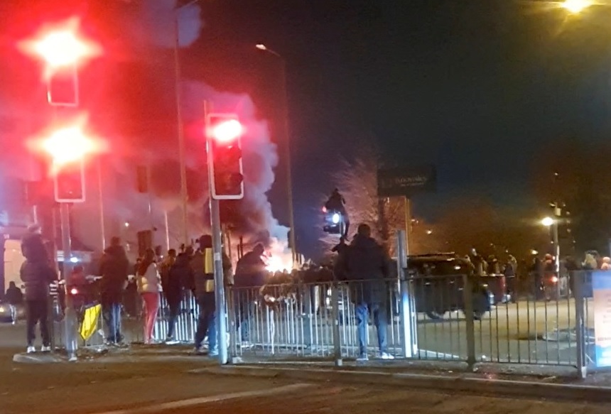 Police arrest 15 after violent protest outside UK refugee hotel | News | Al Jazeera