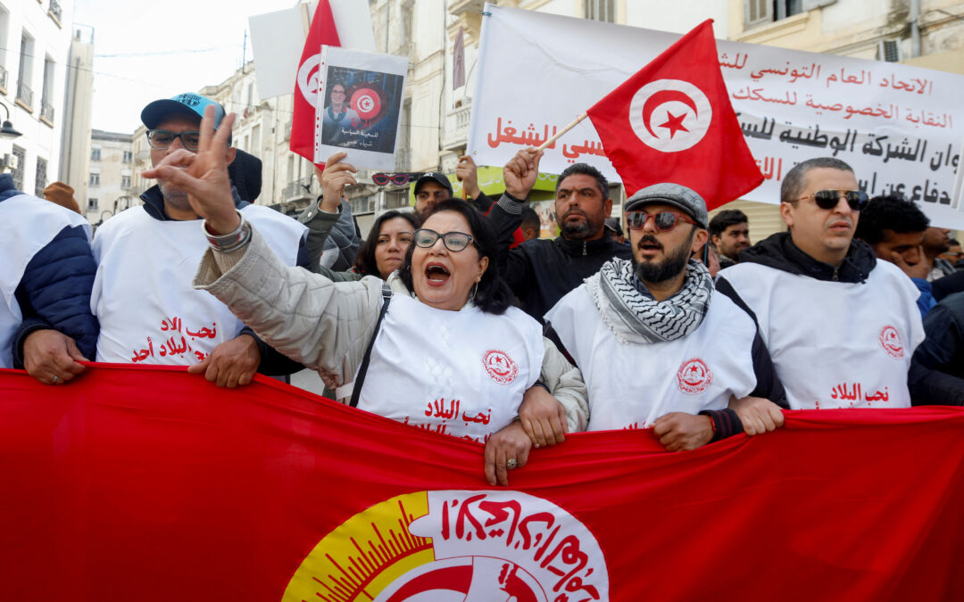 Trade union protests against Tunisia president after crackdown | News | Al Jazeera