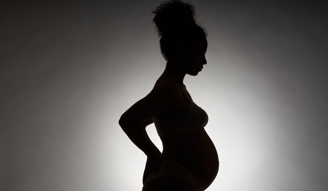 At 32 Weeks Pregnant, She Went to the Hospital. 5 Days Later, She Woke Up Without a Uterus.
